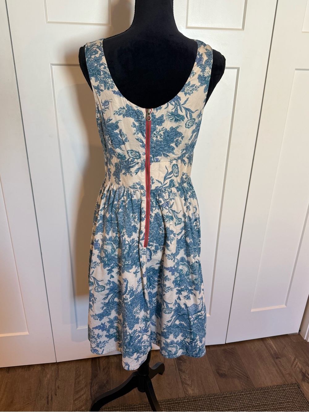 Joules Blue and Cream V‑Neck Toile Sundress - Picture 3 of 5